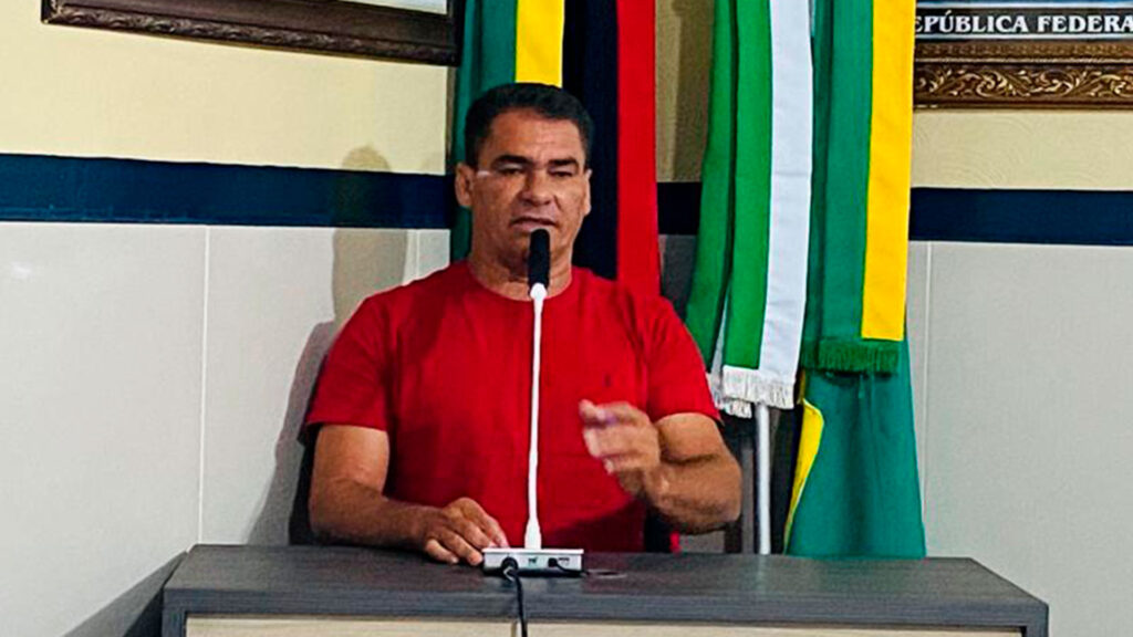 Vereador Ademilson Francisco citou que é importante o vereador ter uma opinião e poder reivindicar os direitos da população